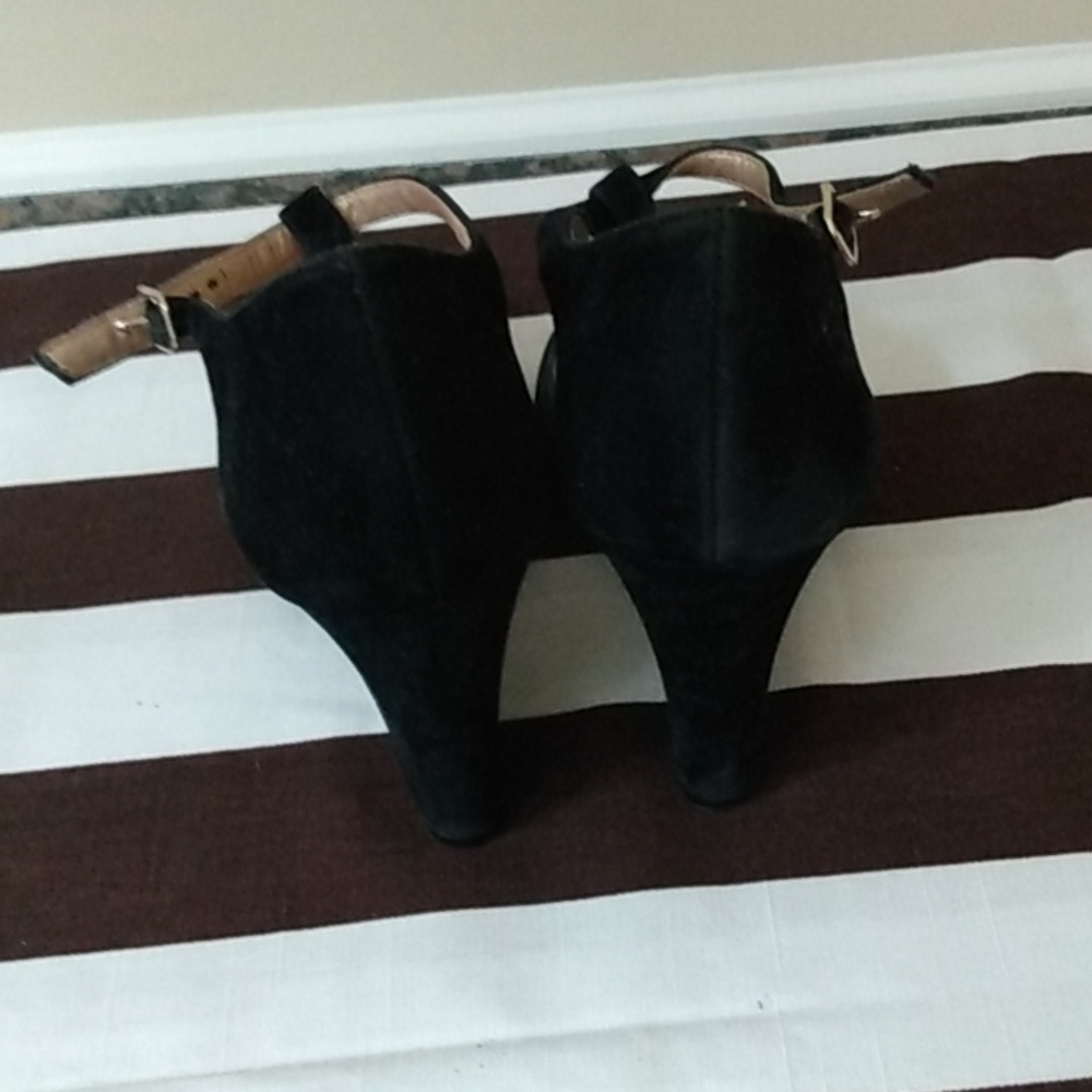 Shoes - Picture 5 of 11